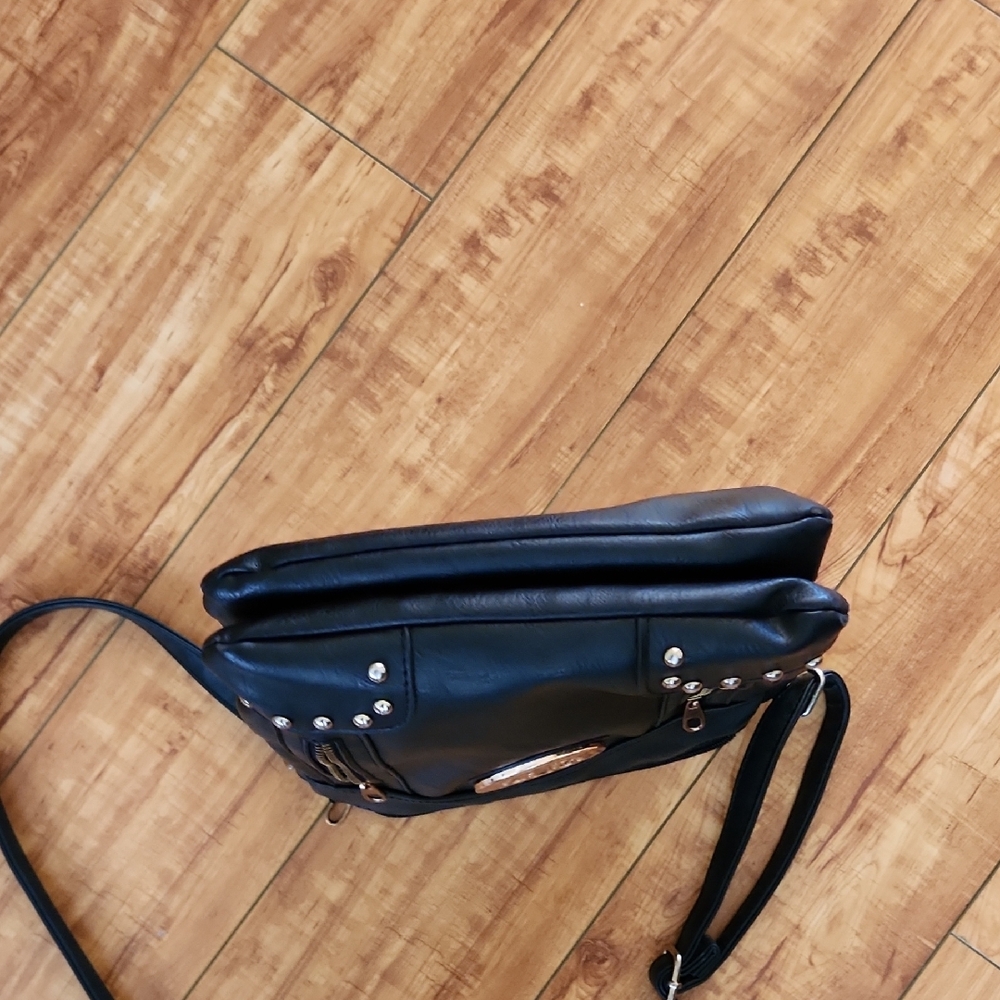 Black and Gold Crossbody Bag with Structured Design - Picture 8 of 8